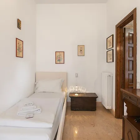 Schlosser Front & Private Pool