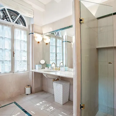 فيلة Schlosser Front & Private Pool مالتشيزينيه