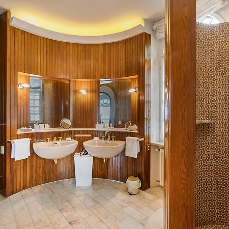 Schlosser Front & Private Pool مالتشيزينيه