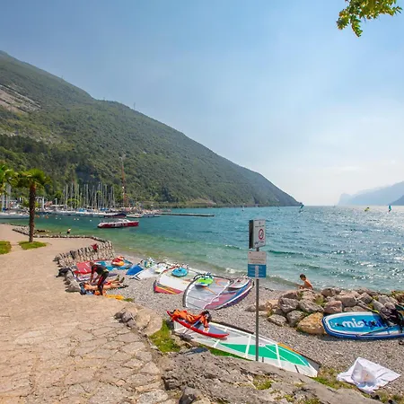 فيلة Schlosser Front & Private Pool مالتشيزينيه