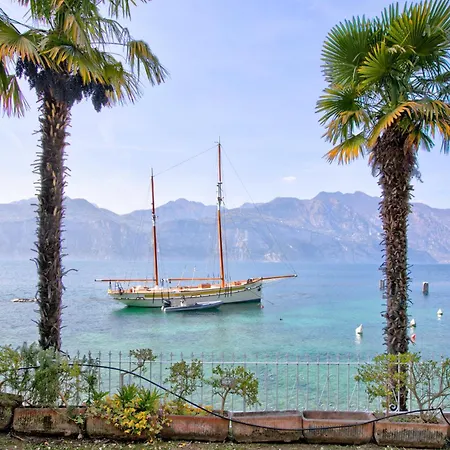 Schlosser Front & Private Pool Malcesine