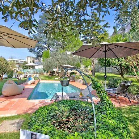 Schlosser Front & Private Pool فيلة مالتشيزينيه